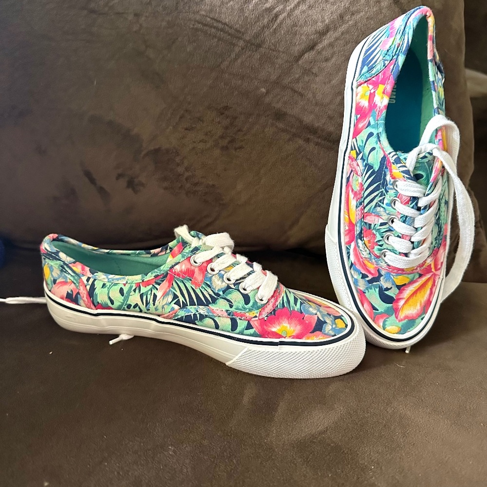 Mossimo Supply Co. Floral Print Canvas Shoes Sz 6